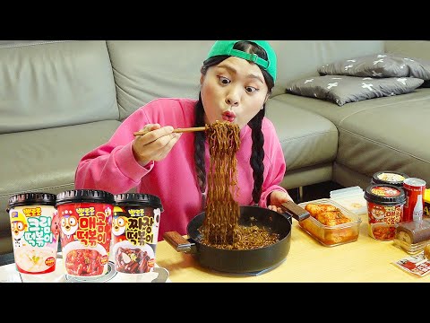 Macarrão Preto TTeokbokki Mukbang DONA