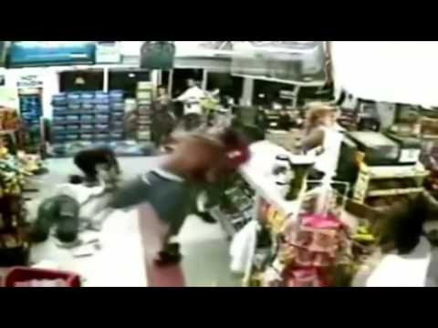 25 numaralı adam fena dövdü . AVM KAVGA ! ! !720 HD