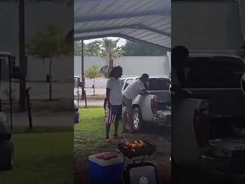 watch the lil boy put the fireworks on the barbecue Grill 😂