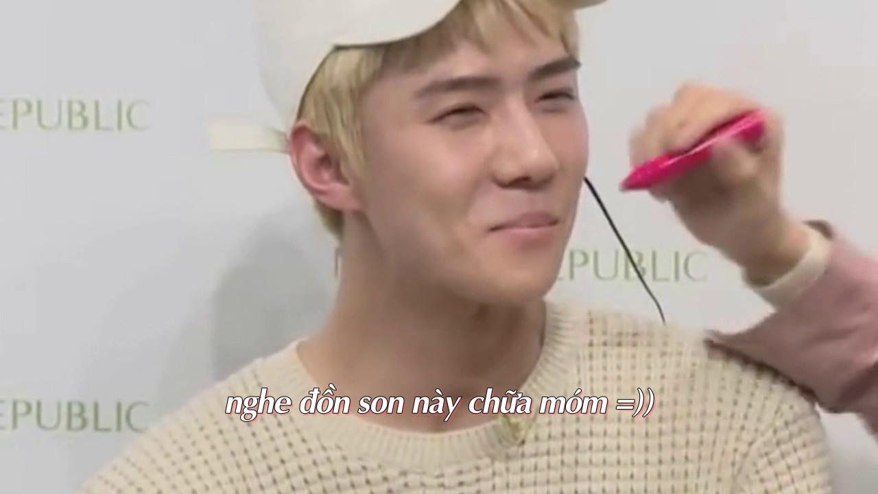 Trình đánh son chuyên nghiệp của Chanyeol =))