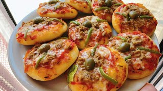 ميني بيتزا بعجينة طرية وخفية ?? تحضير صالصة البيتزا مع سر نكهتها ? mini pizza