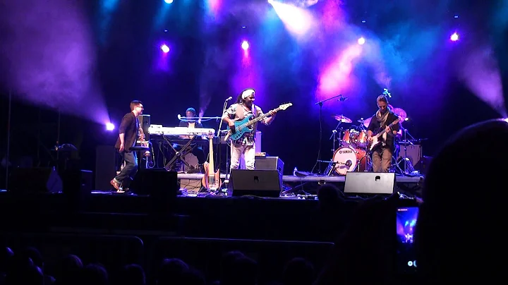 Richard Bona "Teen Town"