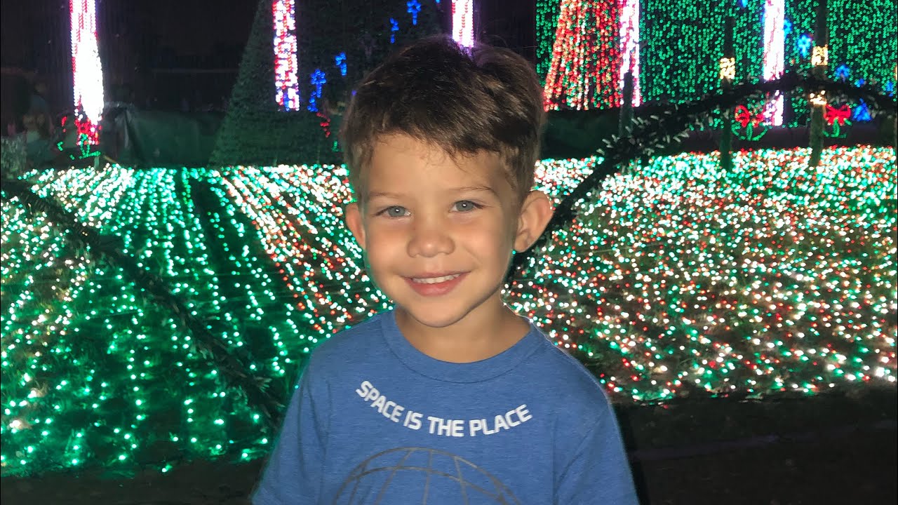 noah-enjoys-christmas-lights-in-plantation-acres-youtube