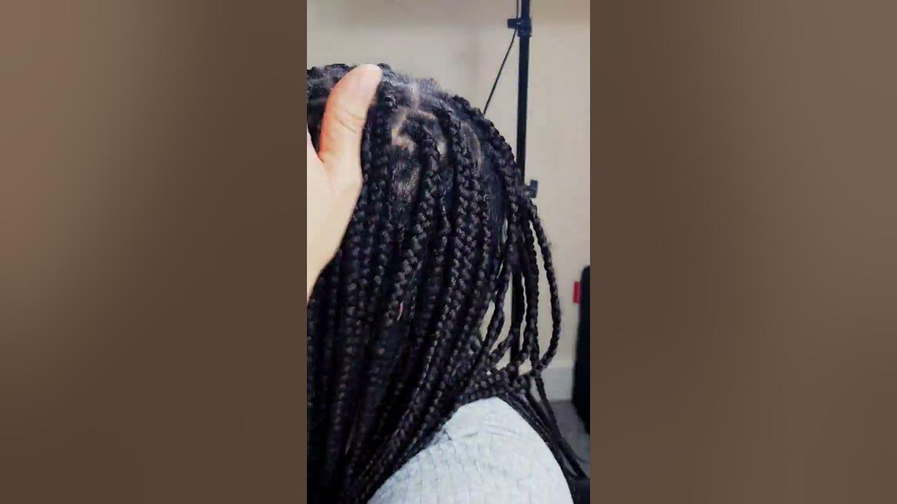  HOW TO MOISTURIZE NATURAL HAIR WITH BOX BRAIDS | #SHORTS - YouTube