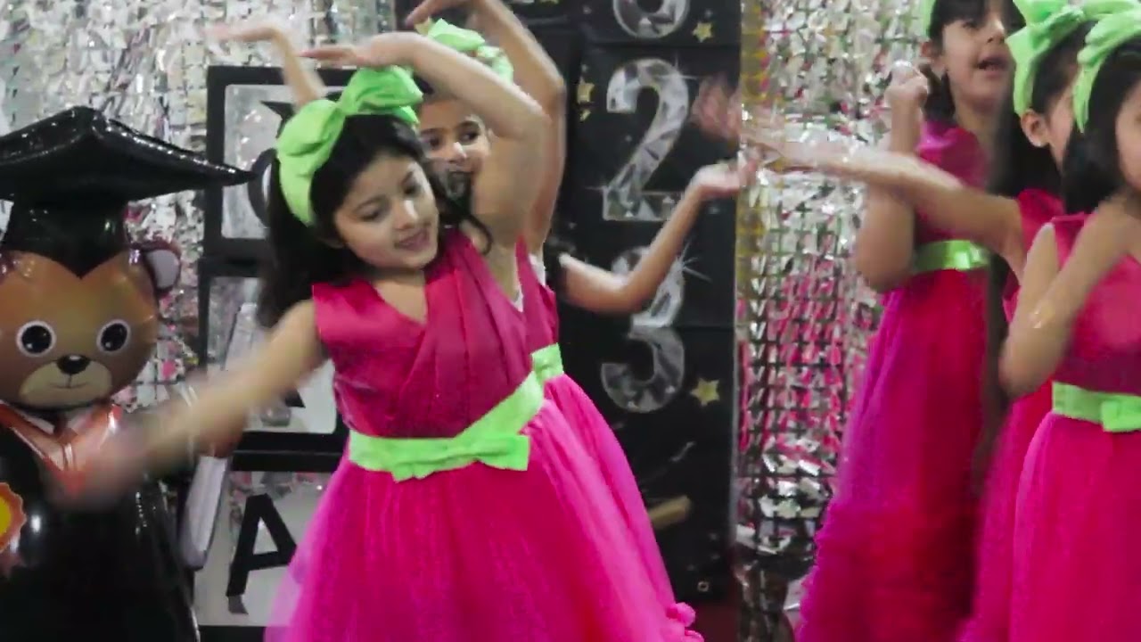 حفل تخرج أطفال الروضة الثانية بالبكيرية (بنات) 1444