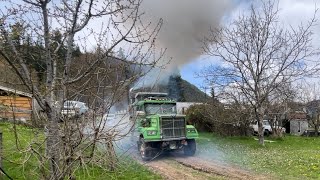 GM 2 Stroke 8v71 Detroit Diesel in a 1979 Western Star dump truck! Putting it to work.