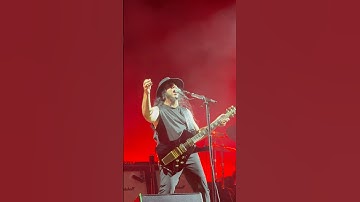 He’s still got it! #daronmalakian #systemofadown #SOAD #scarsonbroadway #originalfranco