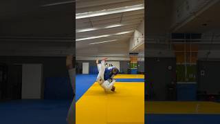 WATCH THIS POWERFUL SODE TSURIKOMI GOSHI THROW 🔥👊🏻 #judo #judoka #judotraining #shorts #short