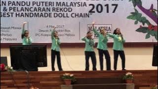 Pandoras singing their own song titled 'Jangan Lari'