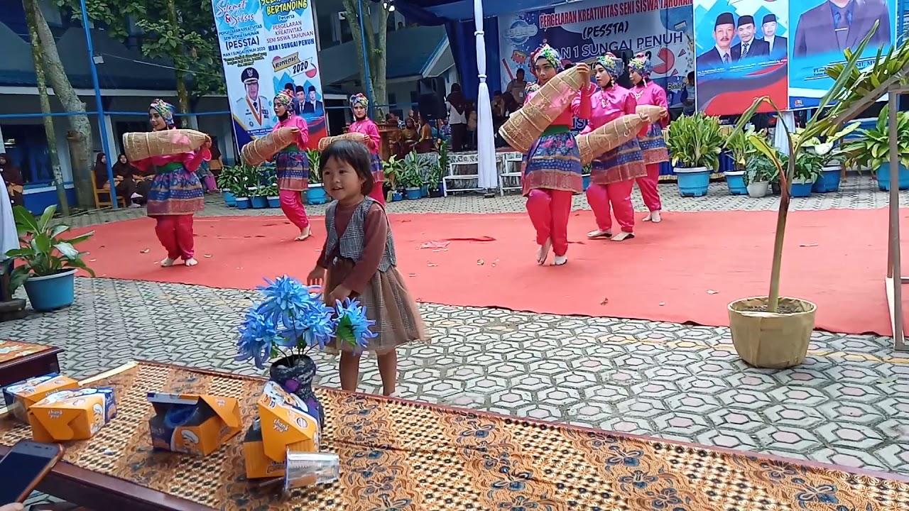  Anak  kecil belajar  menari YouTube