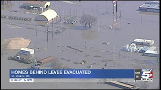 Families in St. Joseph pack up to get out of the way of floodwaters