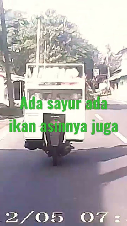 pedagang sayur dan ikan asin bermotor