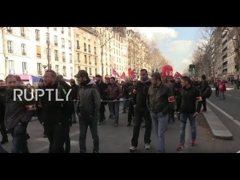 LIVE: French unions call for general strike in solidarity with ‘Yellow Vests’