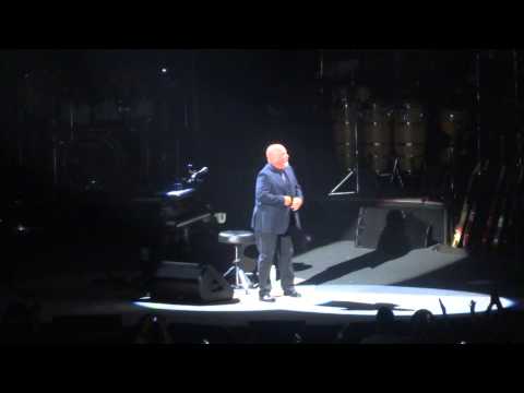 <p>Gov. Andrew Cuomo introducing Billy Joel at Nassau Coliseum.</p>