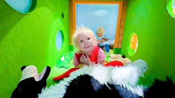 How do Cute Babies spend their day? Swimming in the pool and visiting Children Museum. Dad