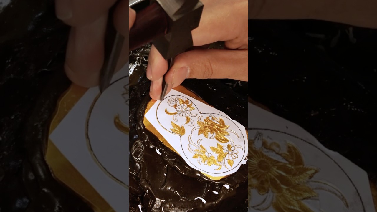 This hand-hammered gold gourd pendant is truly amazing! #goldfactory #jewelry #goldbar #handmade