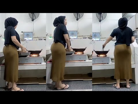 Bunda jilbab cantik masak pagi