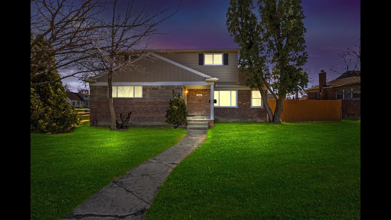 Beautifully Remodeled 5 Bedroom House in Oak Park For Sale! 14101 W. Ten Mile Road Oak Park MI 48234