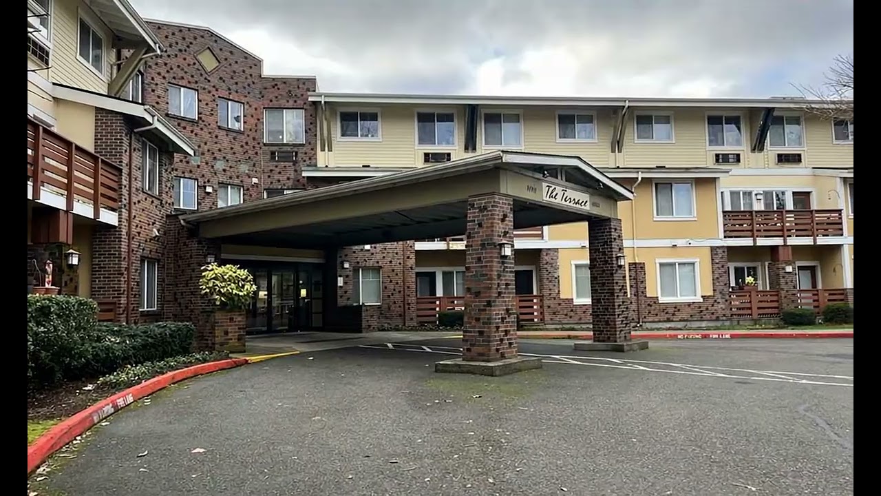Laurelhurst Village | Senior Living Tour and Overview)