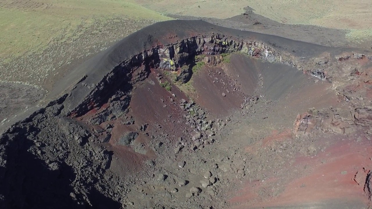 Jordan Craters, video, 4 drone - YouTube