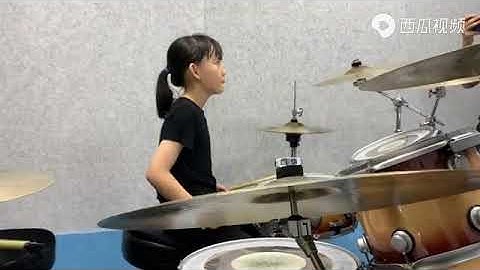 Drum kid 妞妞架子鼓打奏，点歌的人，很棒