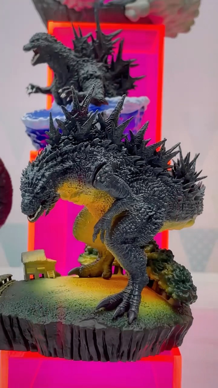 呉爾羅 ミニチュアと思えない迫力。メガハウスのプチラマex