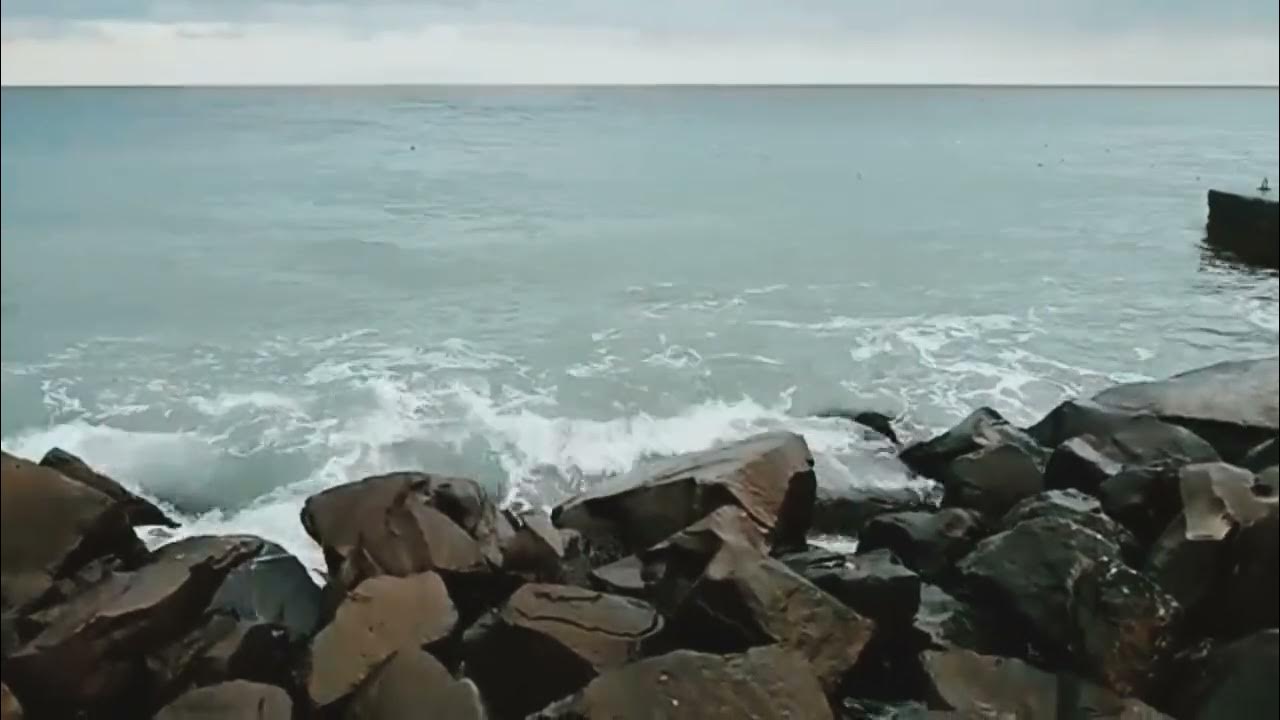 Температура воды в черном море алушта. Веб камера Алушта море. Море в Алуште горит. Глубина моря у Алушты.