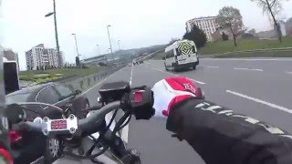 Honda Cbr 600F İle Tek Teker İki Aracın Arasından Geçme