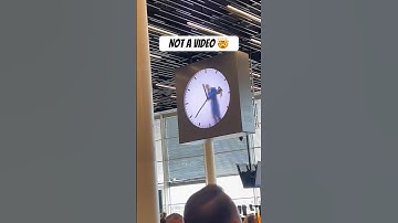 De man gevangen in een klok ⏰