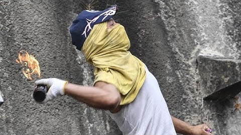 Protests in Venezuela after arrest of anti-Maduro soldiers
