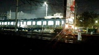通勤線 JR 205-102+129 目的地 ジャカルタ コタ パサール セネン経由