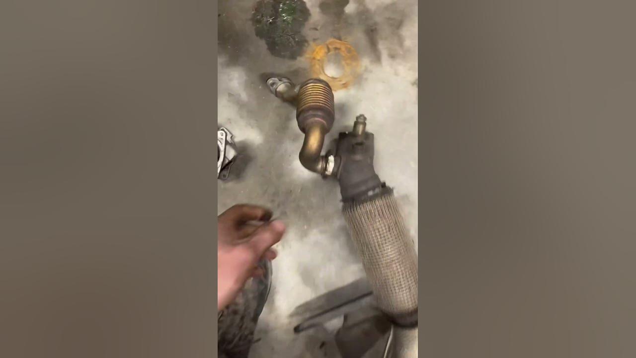CJAA cracked DPF inspection - YouTube