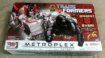 Transformers Generations Thrilling 30/IDW Titan Class Metroplex review part 1 of 5 (box only)