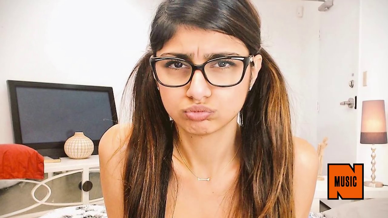 Mia Khalifa Catches Drake Trying To Slide Into Her Instagram Dms Mp4 Youtube