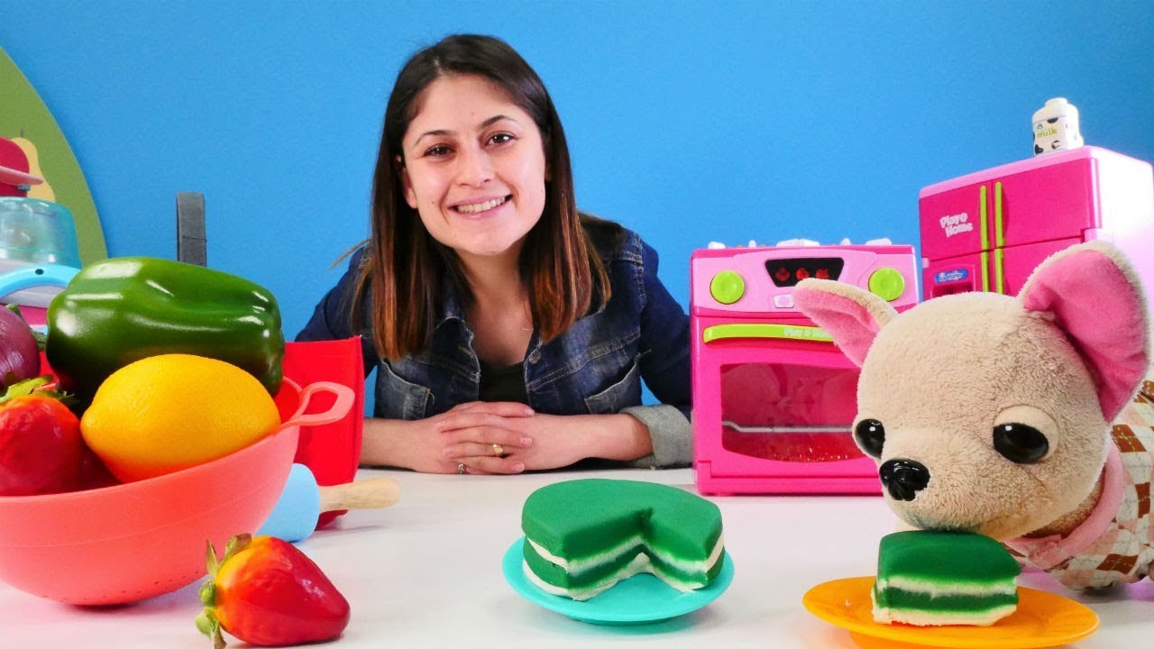 Oyuncaklar ile ıspanaklı pasta yapıyoruz. Eğitici çocuk oyunları YouTube