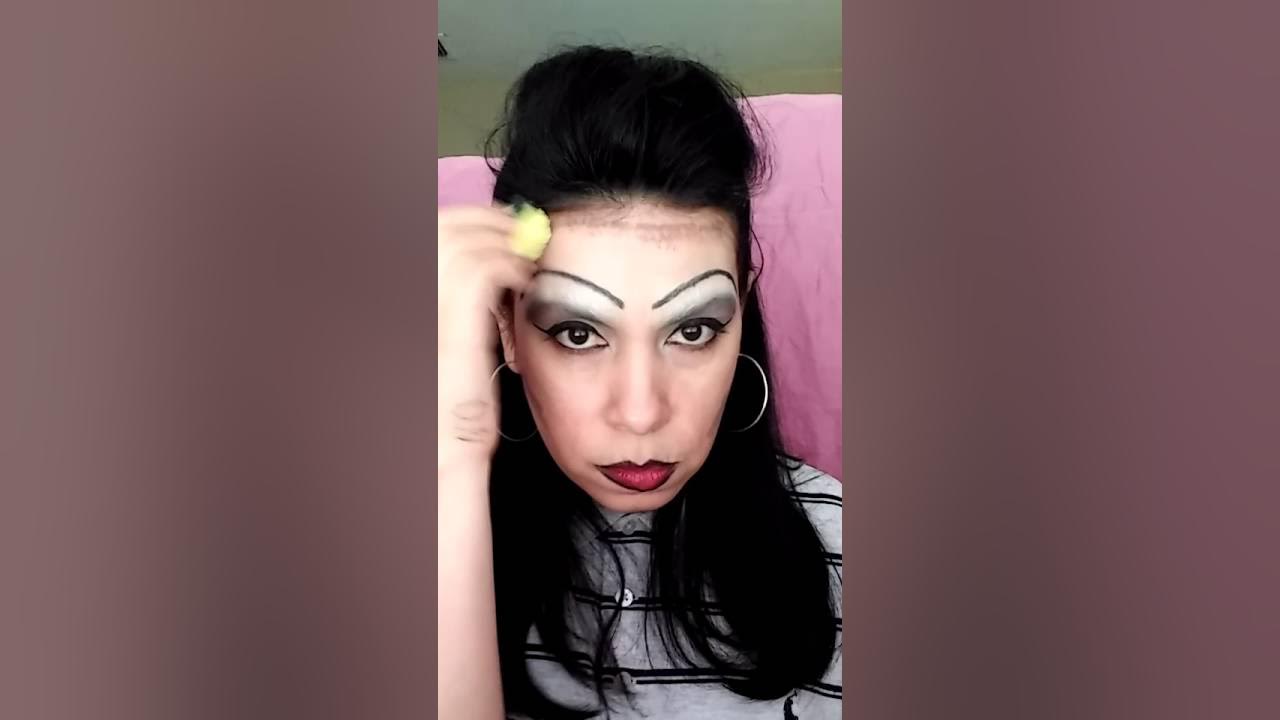 La Tiny Does A Contouring Tutorial