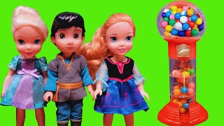 Gumball machine ! Elsa and Anna toddlers visit Benjamin  Barbie