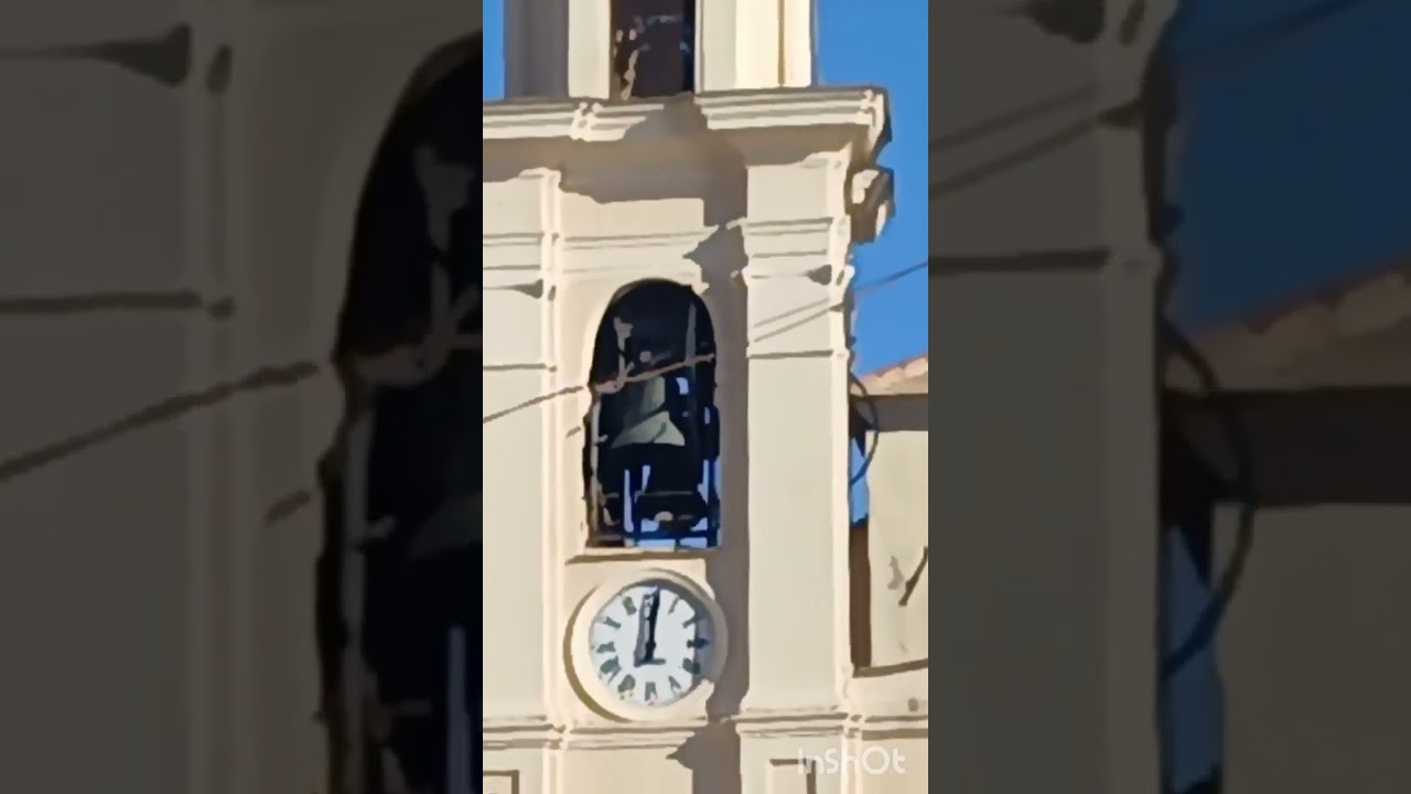 le campane di pietra ligure annunciano l'angelus solenne del santo natale
