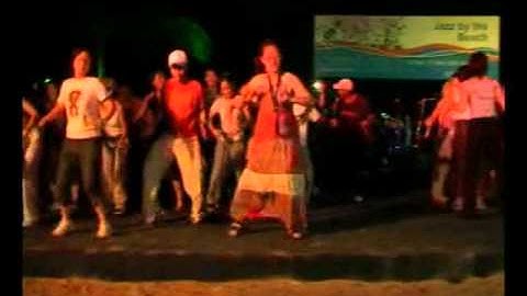 steven mitchell leading the jitterbug stroll SEAJam 04