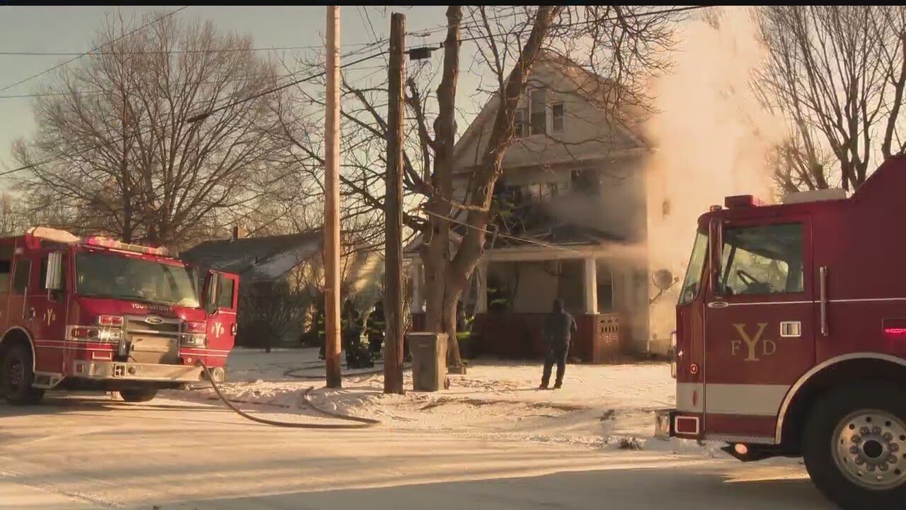 Crews respond to house fire on Youngstown’s South Side - YouTube