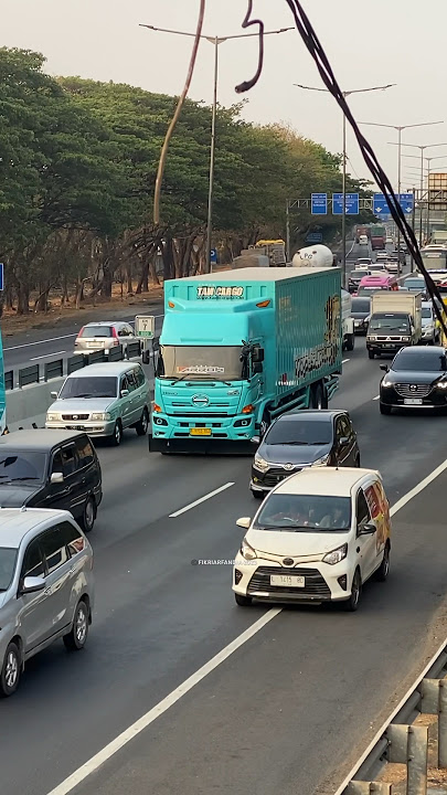 Truk Hino Modifikasi TAM CARGO | Warnanya Menyala   Velg Alumunium 😍 #trukmania #truckspotting