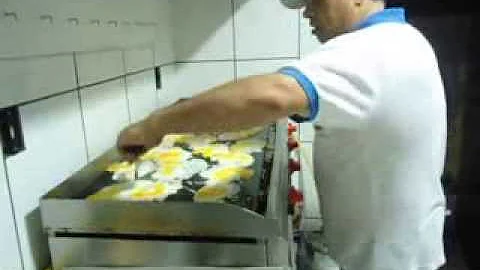 Como fritar o ovo na chapa?