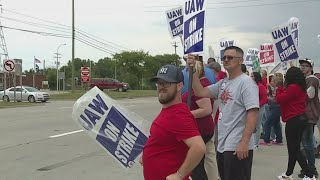 Auto workers' union calls talks with Ford productive as strike continues