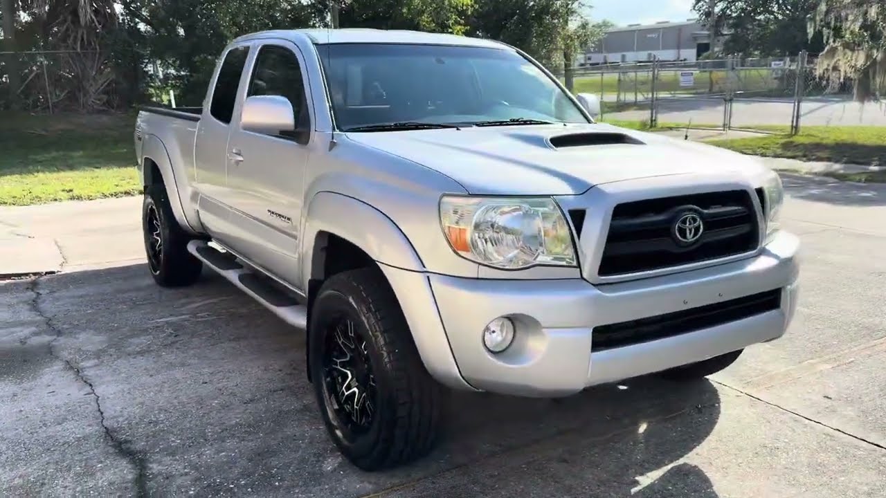 2006 Toyota Tacoma Walk Around and Engine Running