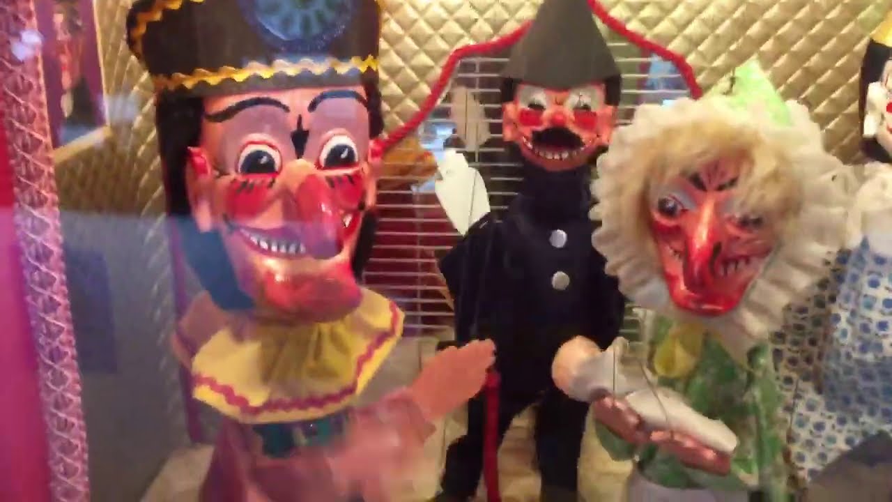 1970's Coin Operated Punch & Judy Puppet Show Amusement Machine - YouTube