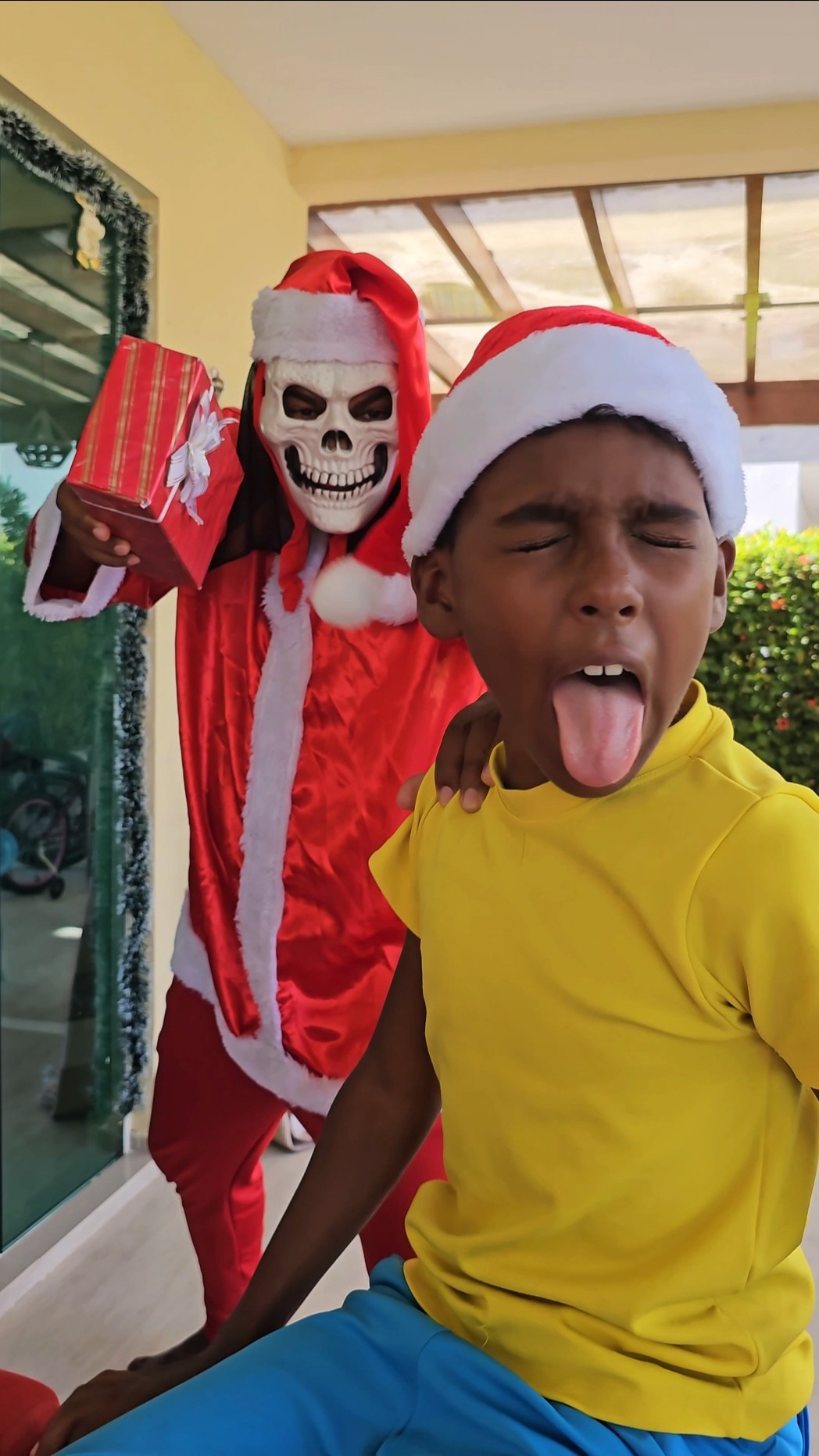 Skeleto Noel ☠️? #funny #skeleton #funnymoments