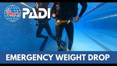 HOW TO perform an EMERGENCY WEIGHT DROP | PADI SCUBA SKILLS
