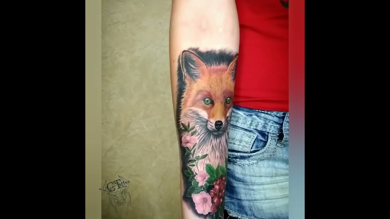 Тату по шраму Лиса с ягодами на предплечье Scar tattoo Fox with berries on the forearm