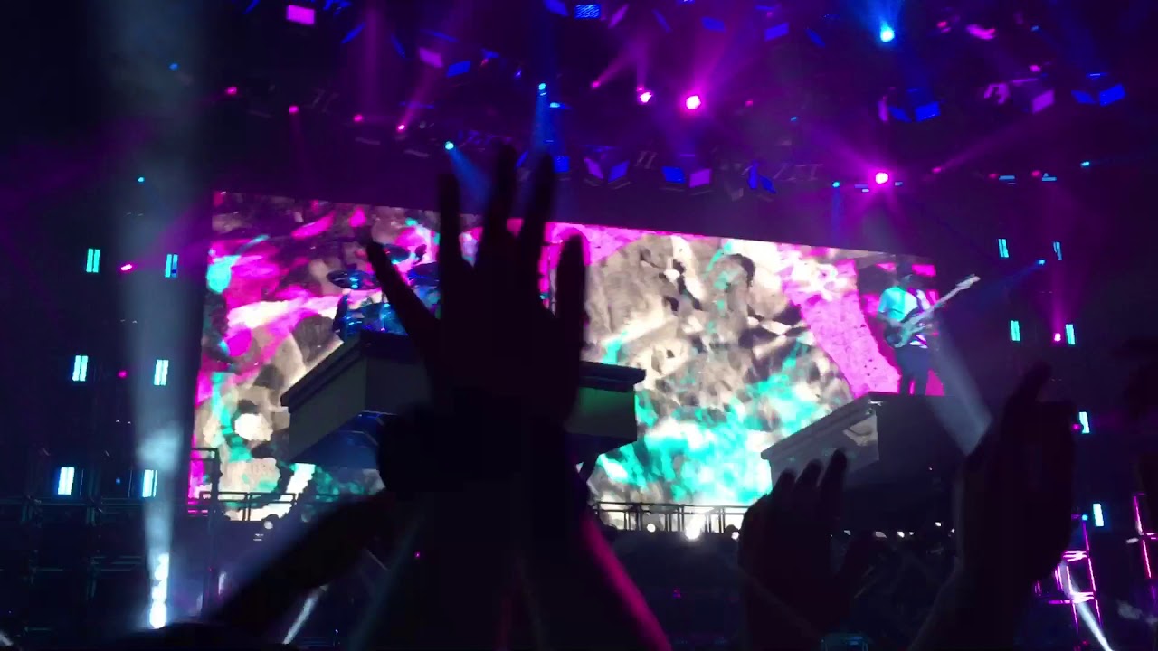 Chlorine twenty one pilots live at Wells Fargo Arena, Des Moines Iowa