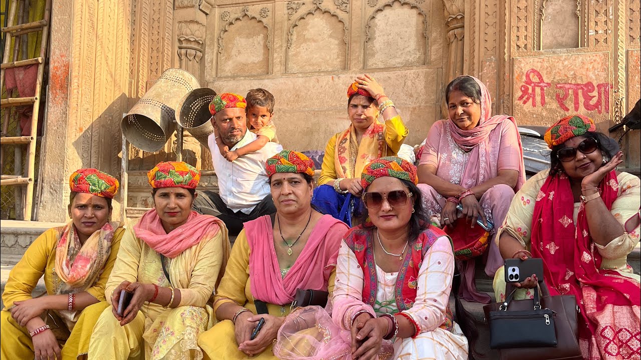 बाँके बिहारी जी के साथ होली का  खेलने का आंनद लिया #holispecial  #varindavandham  #holivarindavan 